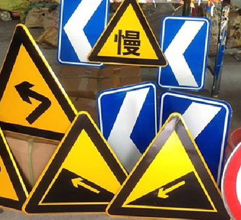  陇县标识标牌中颜色的确定是很重要的。